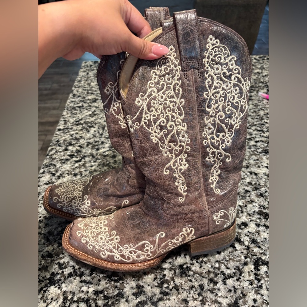 Corral Women’s Brown Cowboy Boots with Cream Embroidery